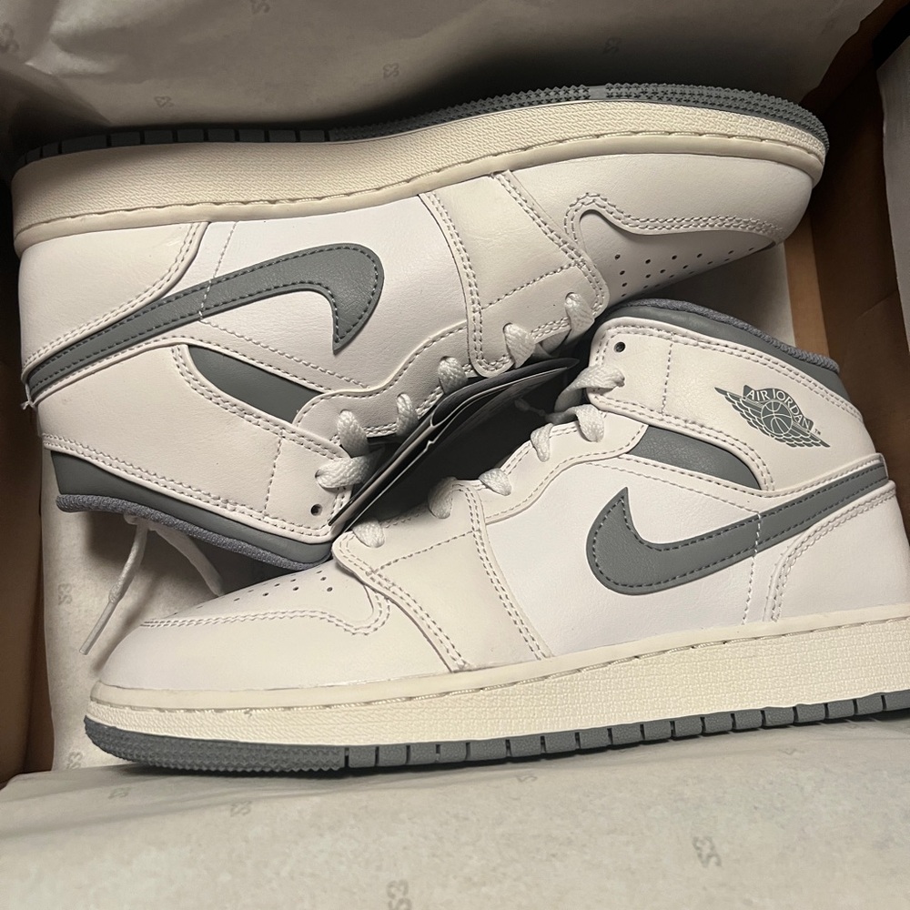 Air jordan 1 mid neutral grey (gs)